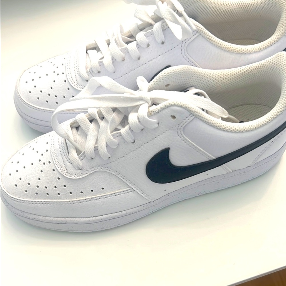 Nike White Low-Top Sneakers with Black Swoosh